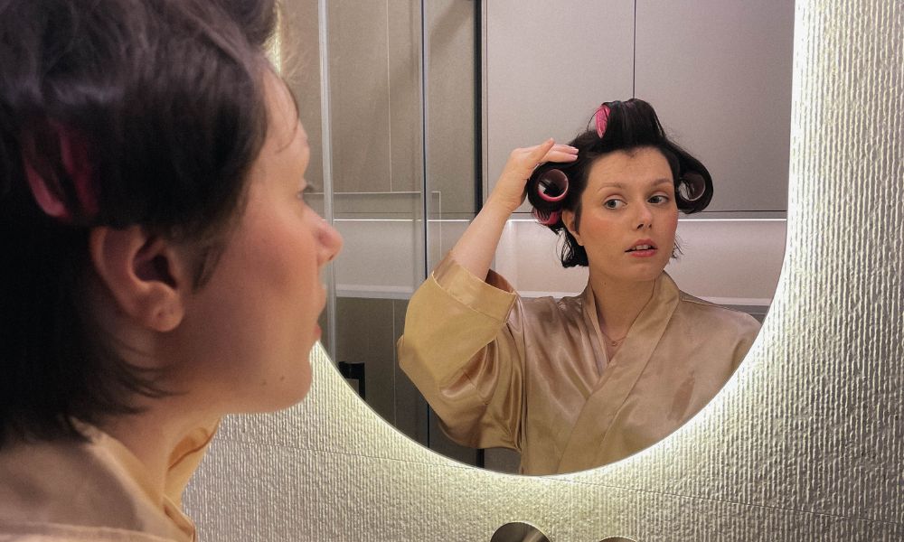 Cách sấy tóc phồng bằng lô cuốn tóc