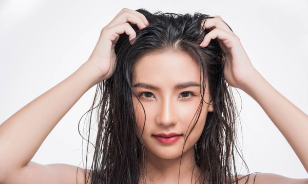 Massage da đầu giúp tóc giữ độ phồng lâu