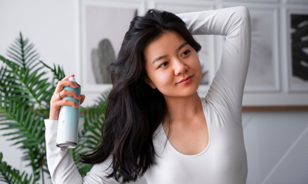 Giữ nếp tóc phồng bằng gel tạo kiểu