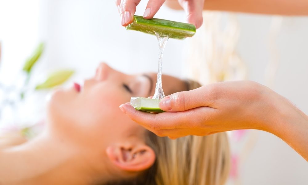 Nha đam có khả năng làm dịu và dưỡng ẩm, giảm ngứa da đầu