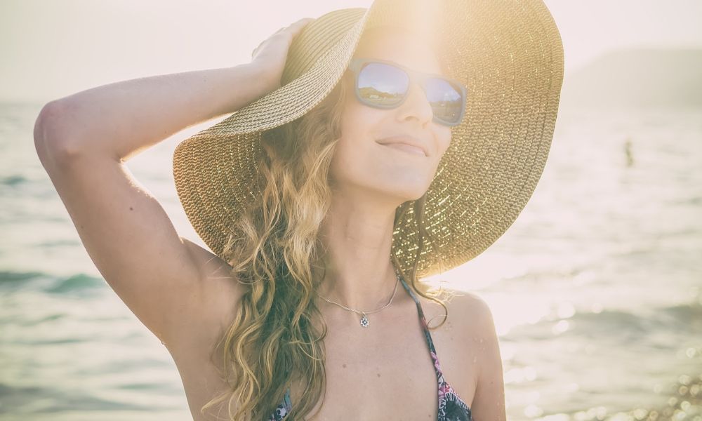 Che chắn tóc tránh nắng gió và khói bụi, giảm nguy cơ hư tổn tóc