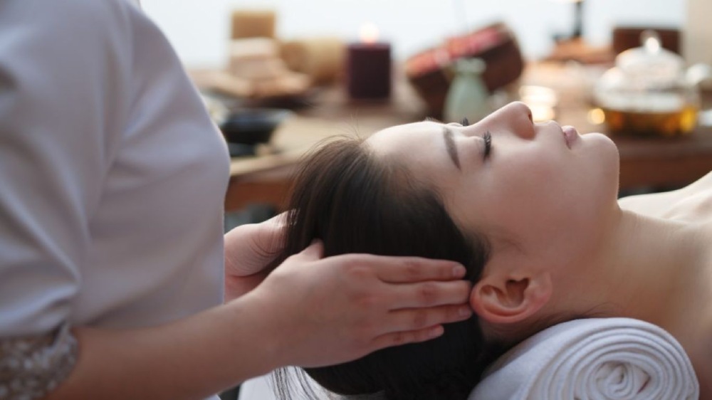 Mẹo giúp tóc phồng bằng cách massage da đầu thường xuyên